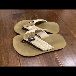 Boys vineyard vine flip flops size 12 tan